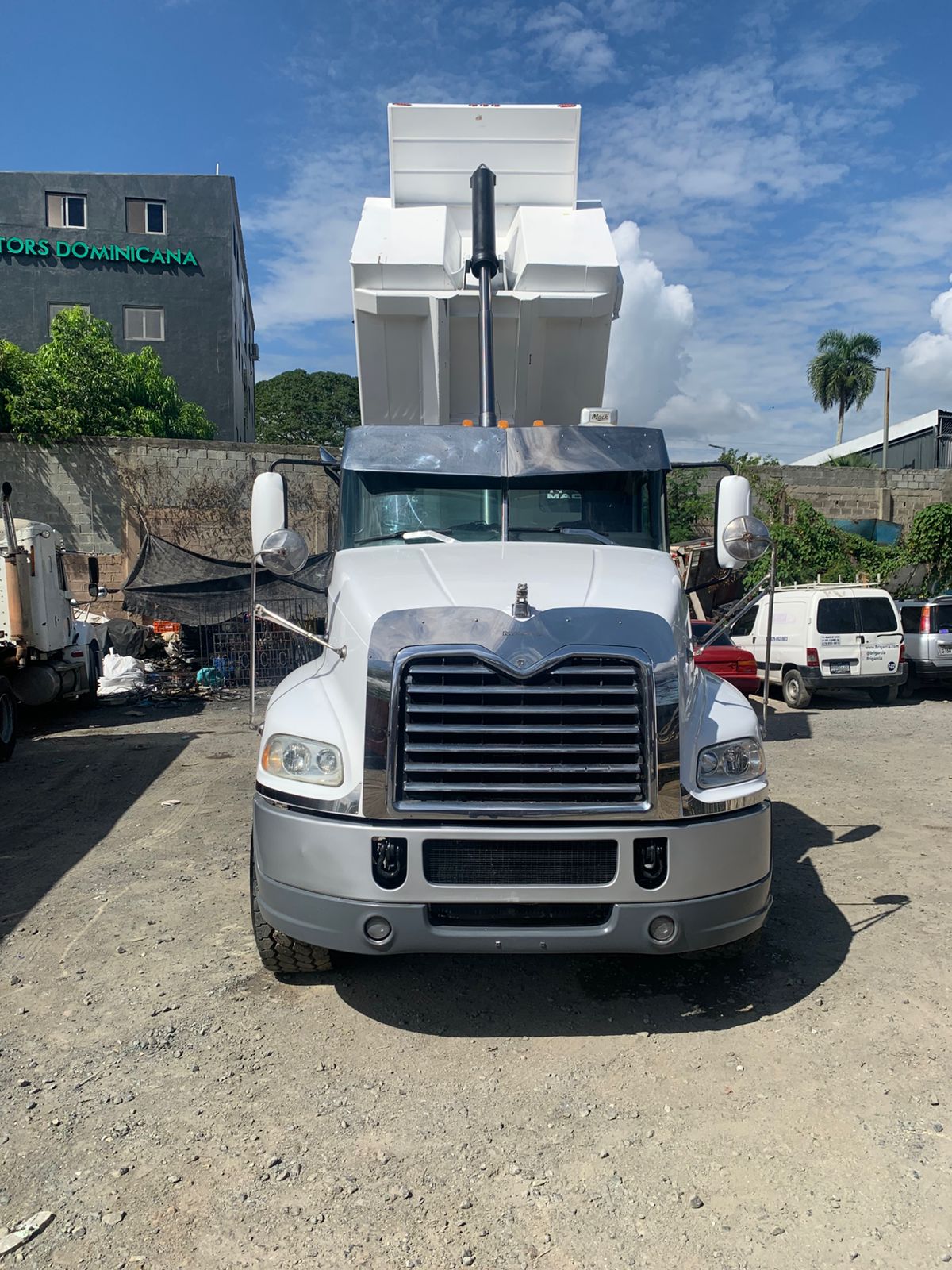 Mack Pinnacle